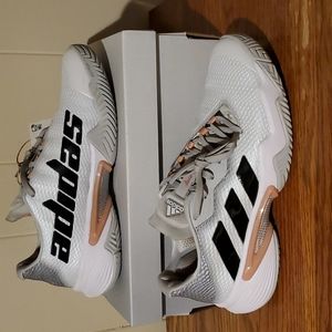 COPY - NWT Adidas Barricade womens tennis shoes 7.5 Big Kids 5.5 White and gray
